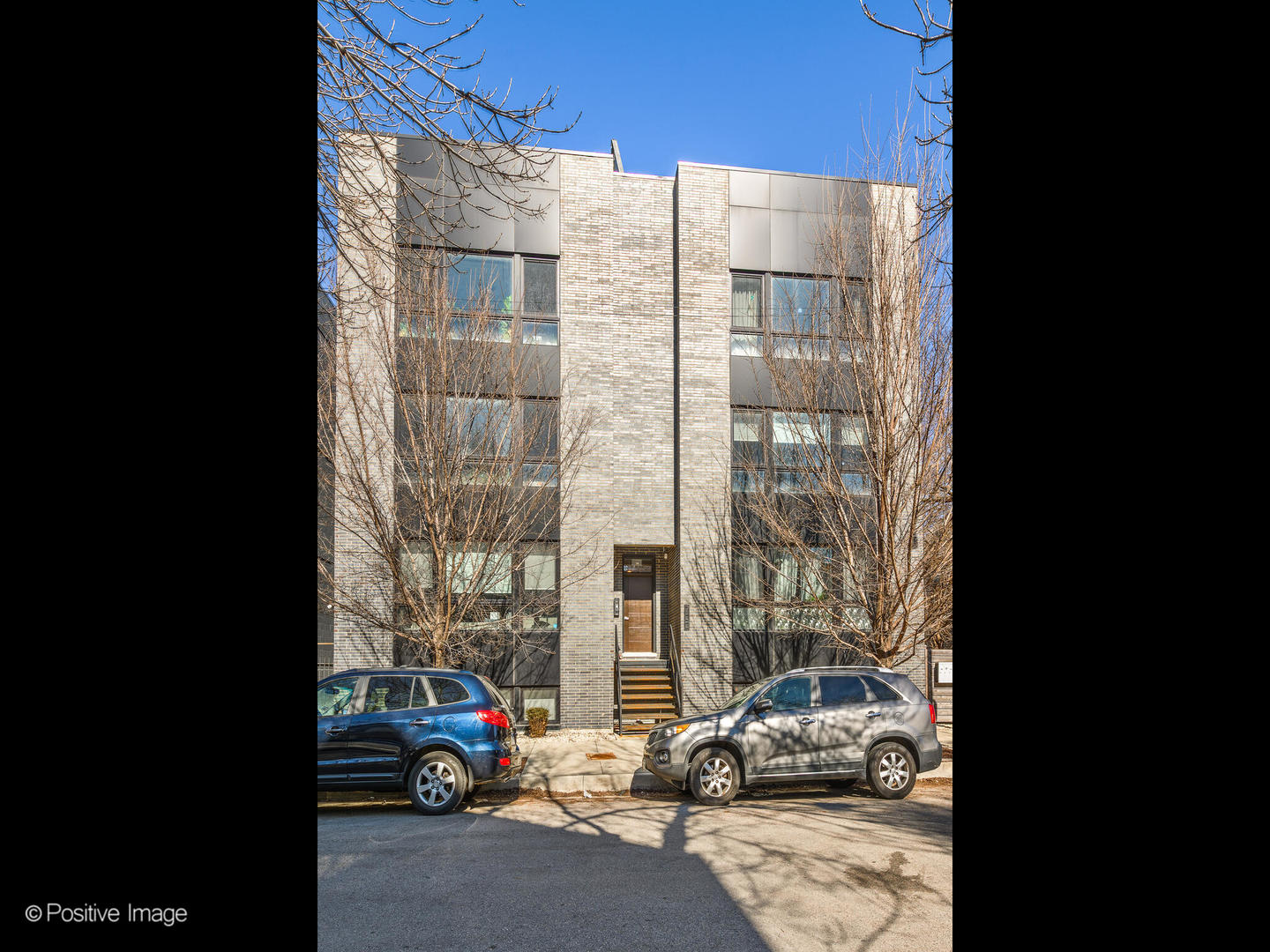 722 W 17th Place Unit: 2E