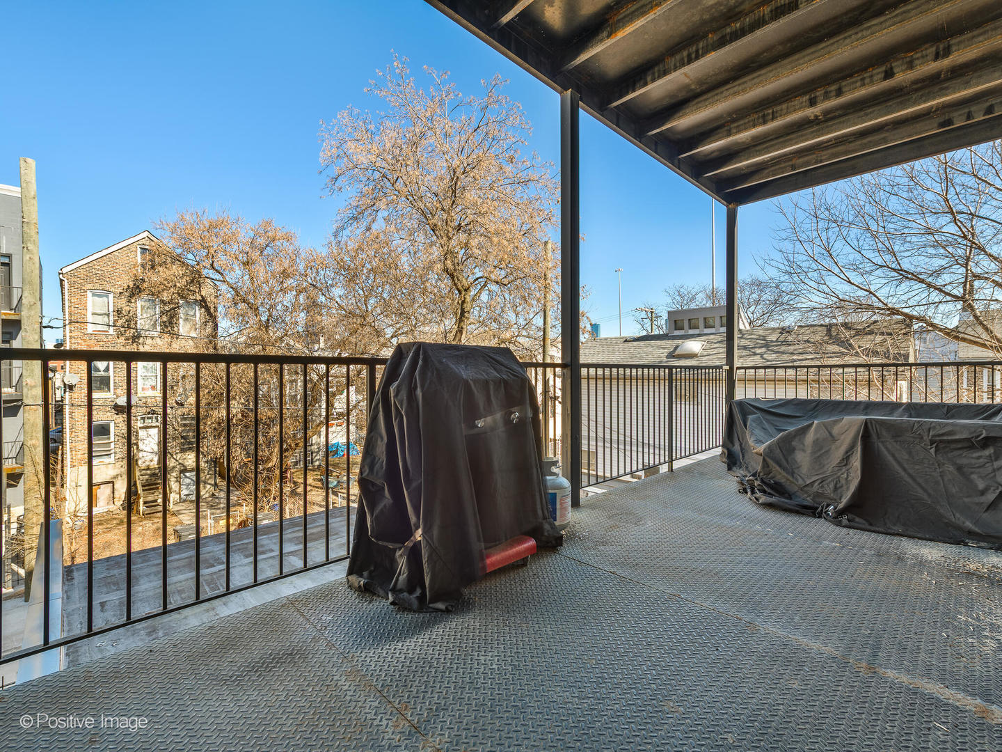 722 W 17th Place Unit: 2E