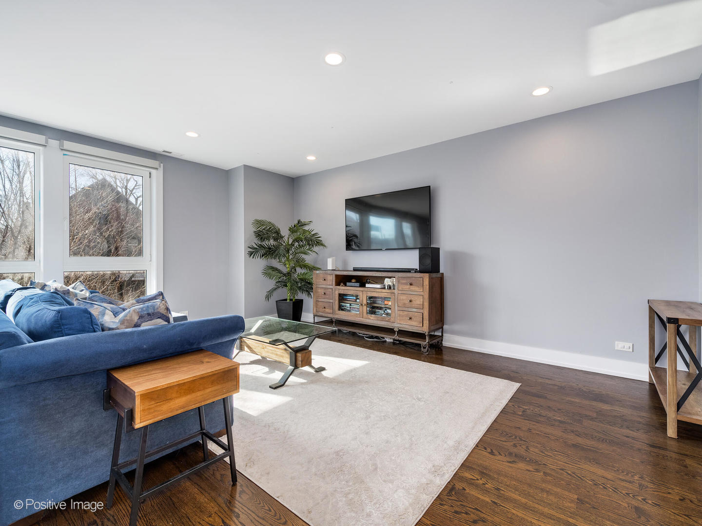 722 W 17th Place Unit: 2E