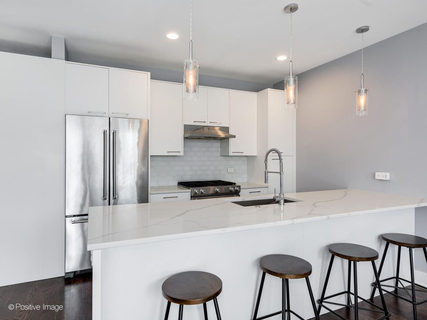 722 W 17th Place Unit: 2E