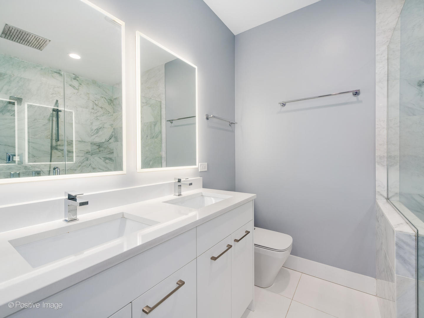 722 W 17th Place Unit: 2E