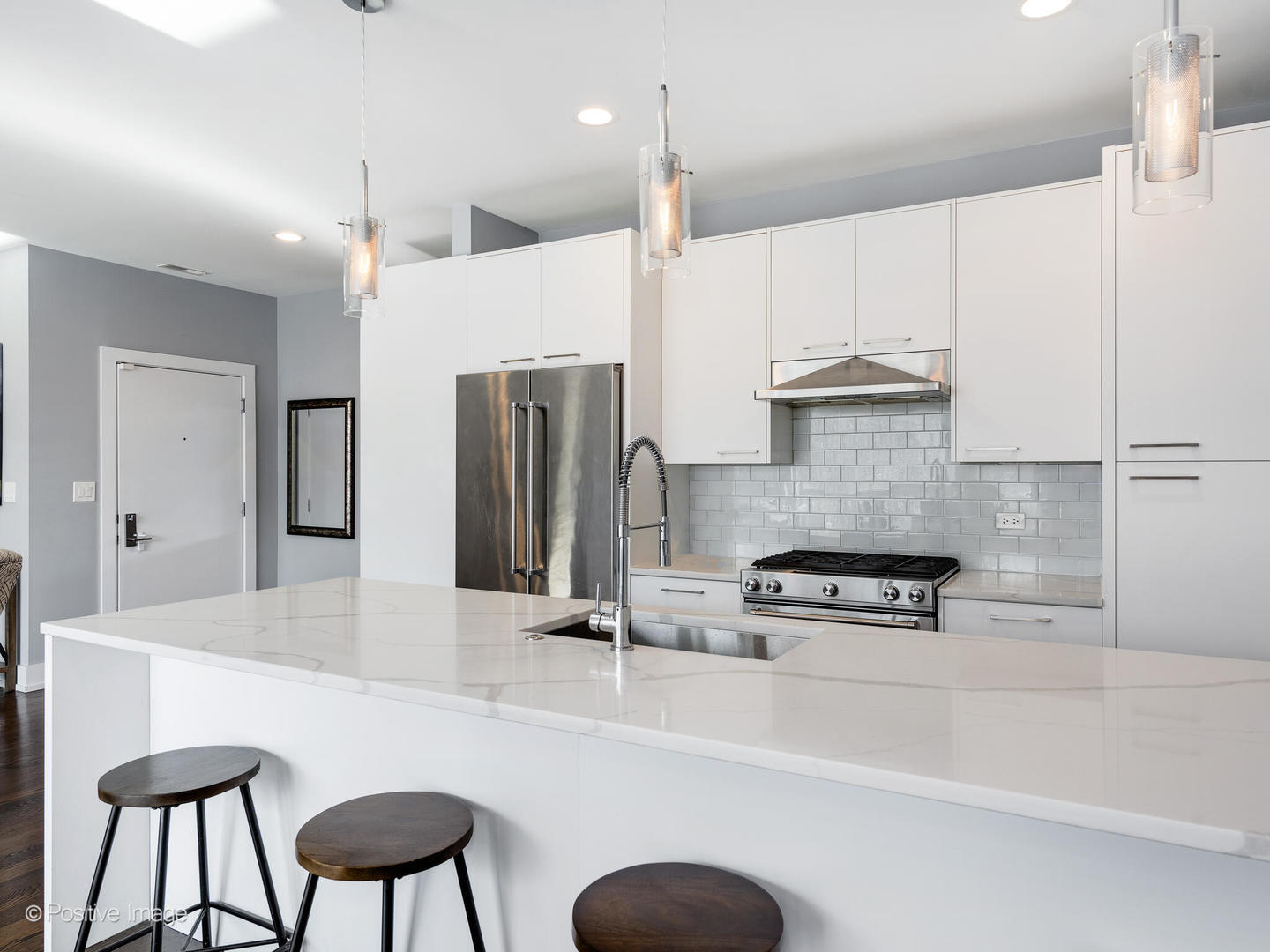 722 W 17th Place Unit: 2E