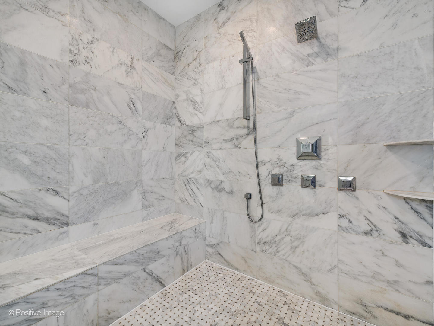 722 W 17th Place Unit: 2E