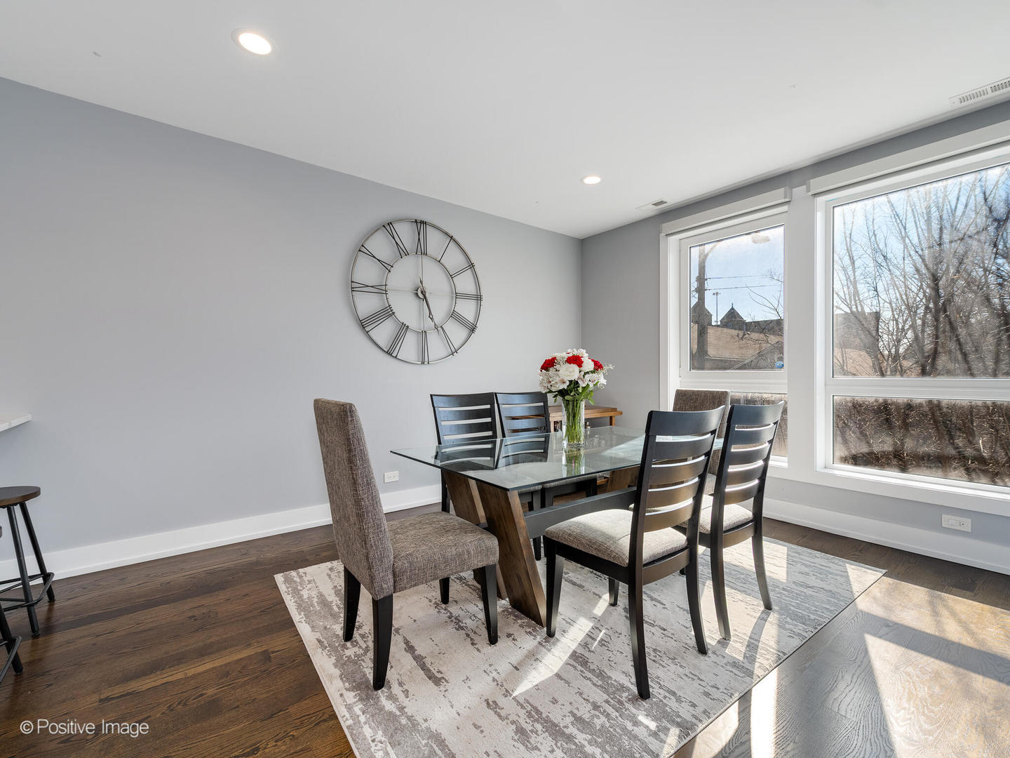 722 W 17th Place Unit: 2E