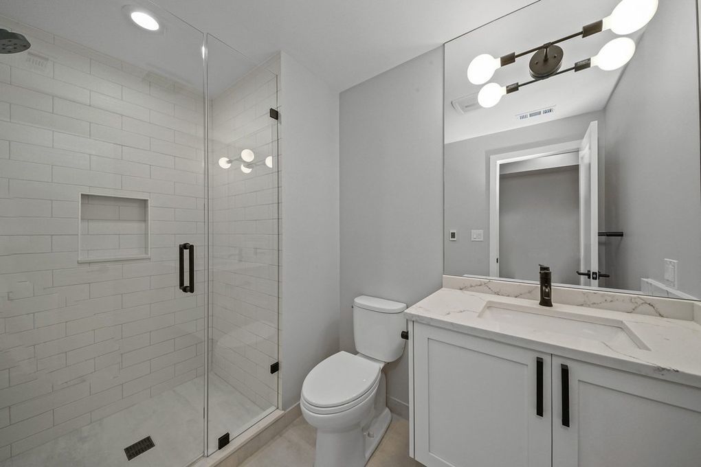 2243 N Seminary Avenue Unit: G