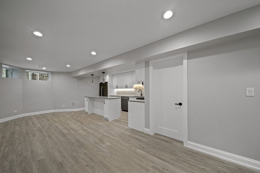 2243 N Seminary Avenue Unit: G