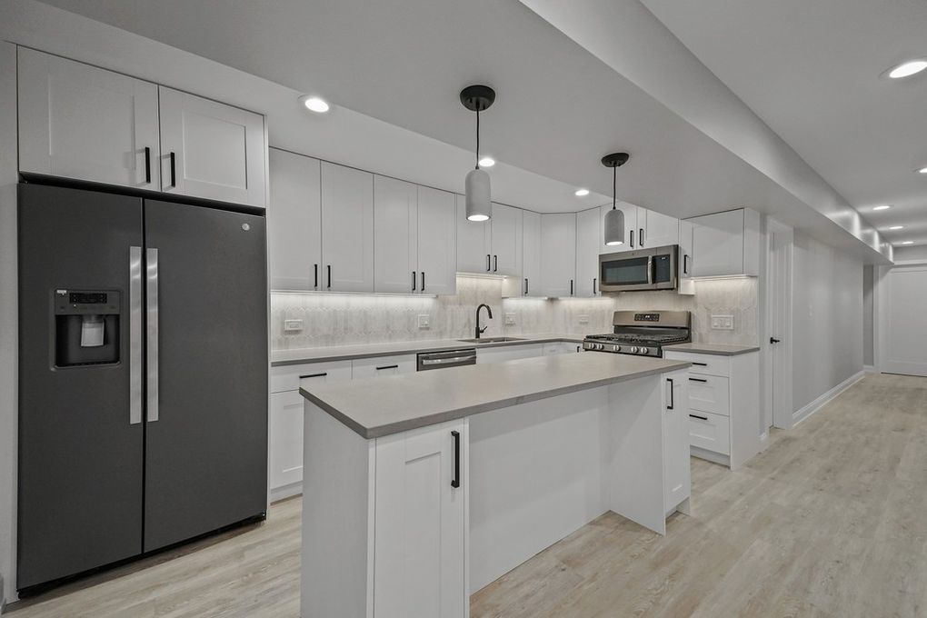 2243 N Seminary Avenue Unit: G