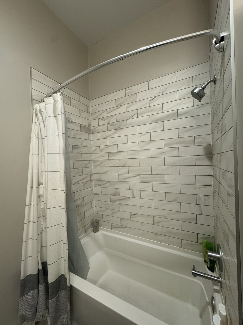 1222 W MADISON Street Unit: 227