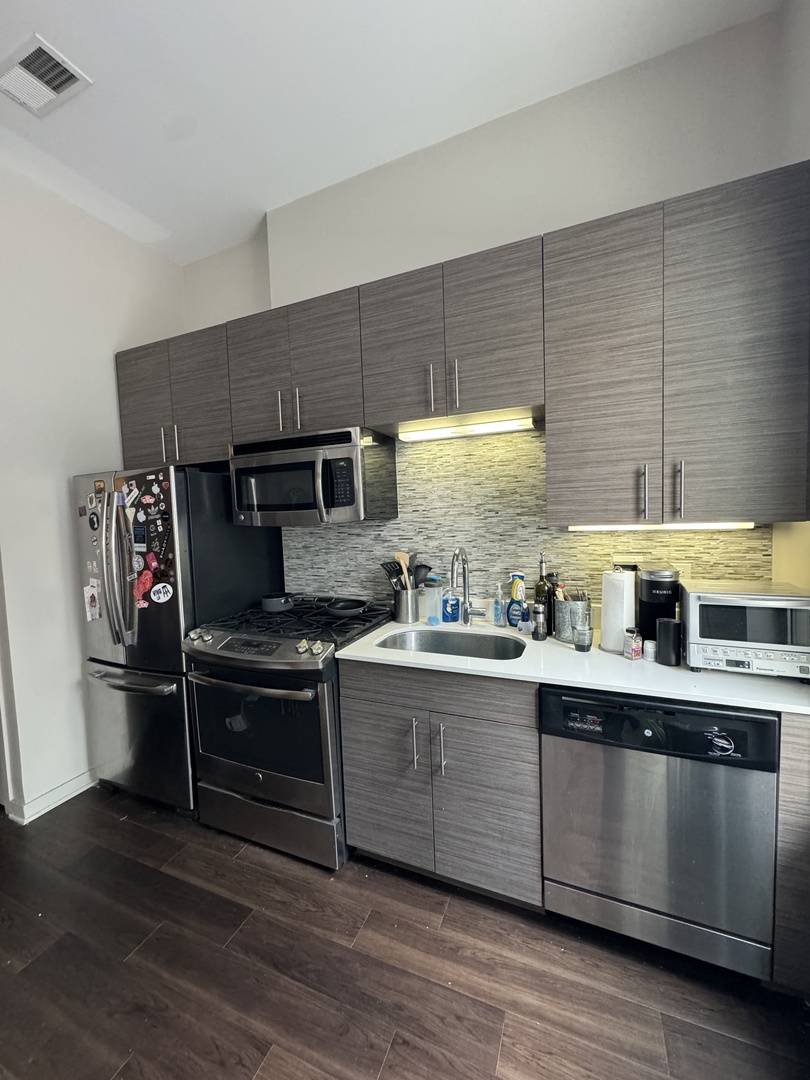 1222 W MADISON Street Unit: 227
