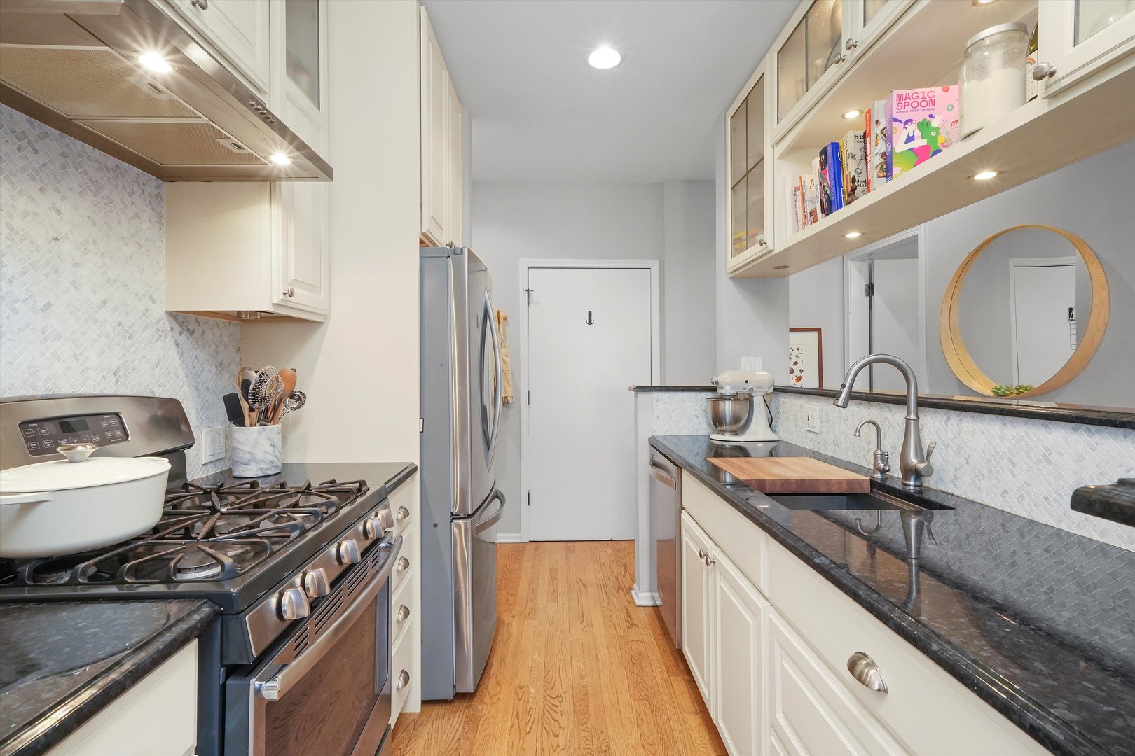 1104 W WEBSTER Avenue Unit: 202