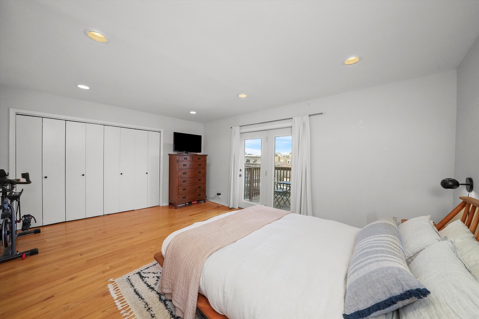 1104 W WEBSTER Avenue Unit: 202