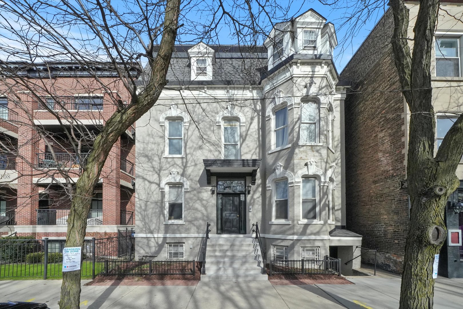 1104 W WEBSTER Avenue Unit: 202