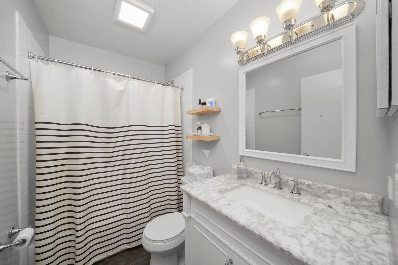 1104 W WEBSTER Avenue Unit: 202