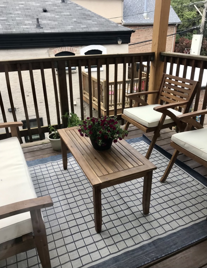 1104 W WEBSTER Avenue Unit: 202