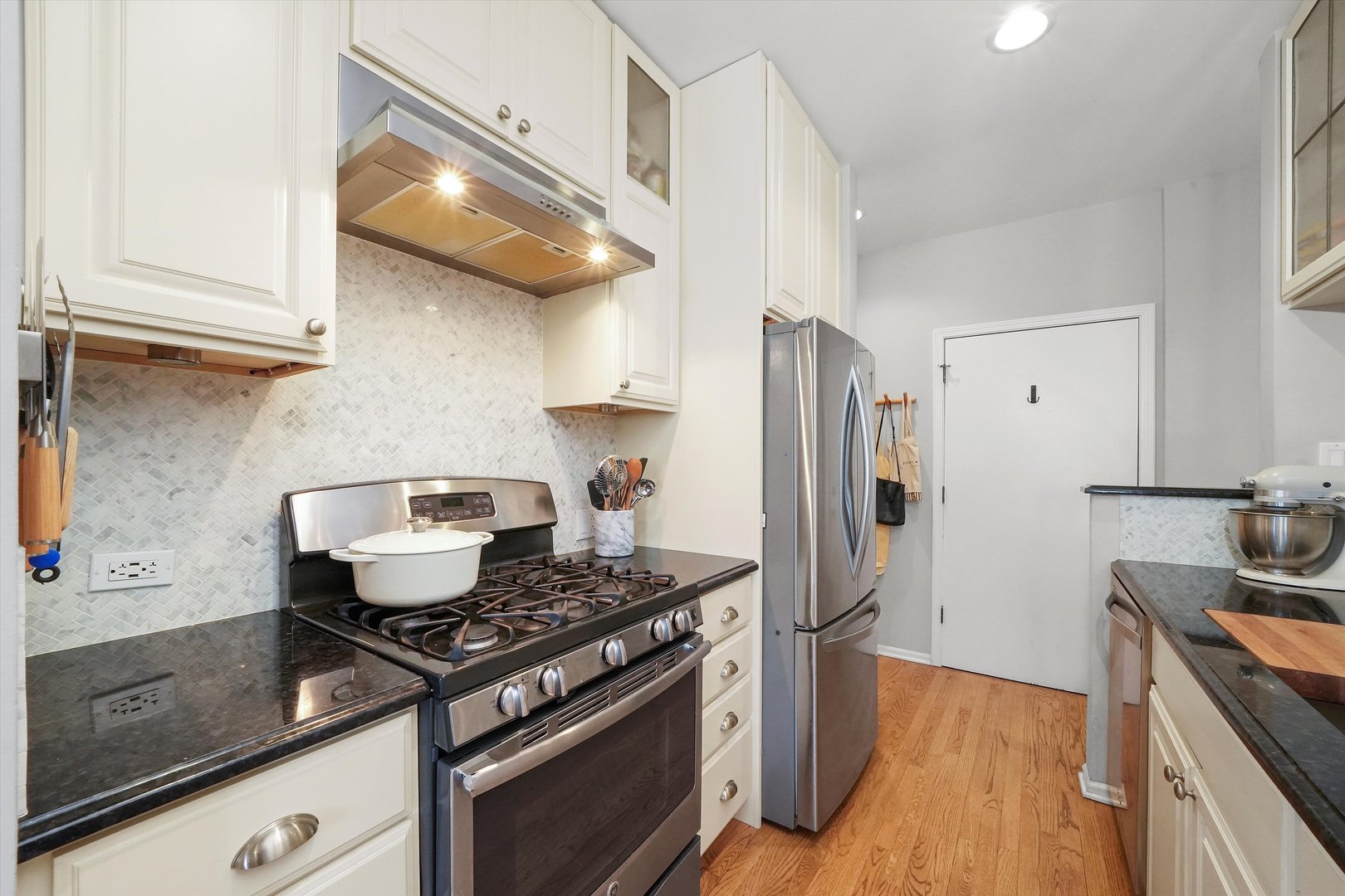 1104 W WEBSTER Avenue Unit: 202