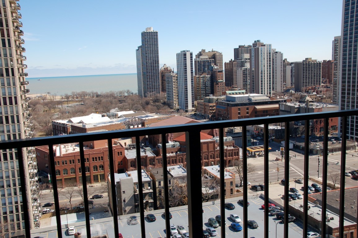 1636 N WELLS Street Unit: 2005