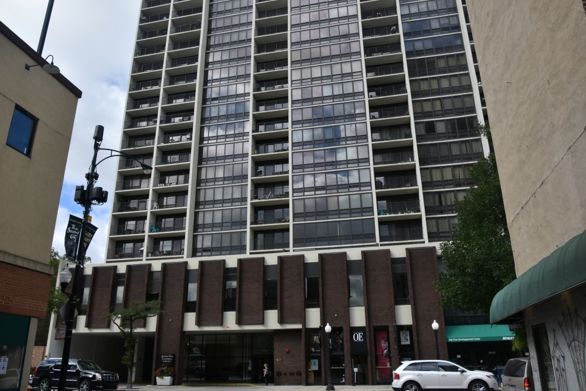 1636 N WELLS Street Unit: 2005
