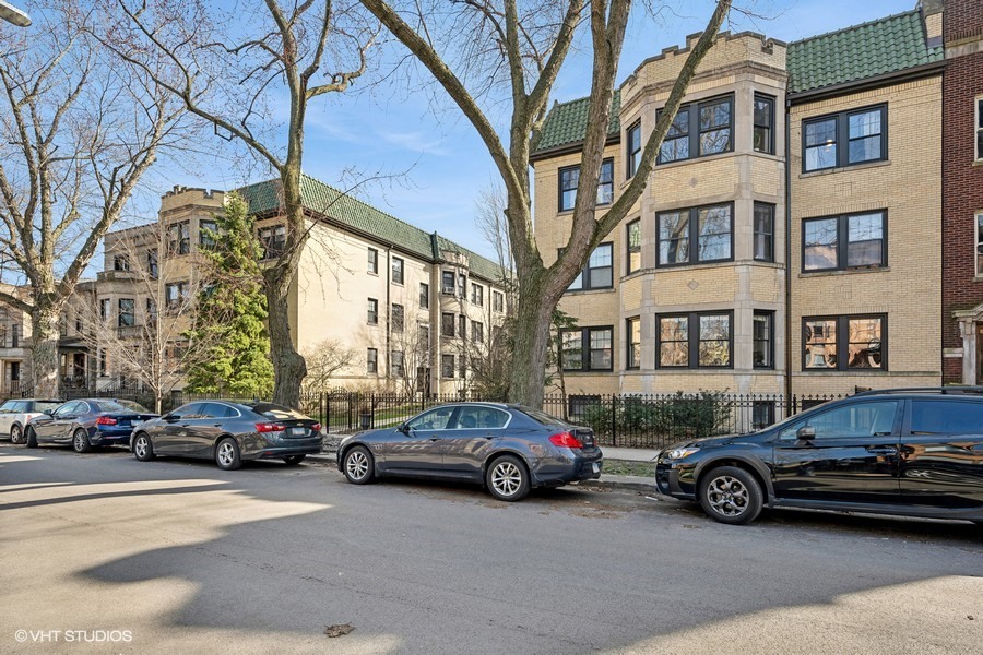 1425 W SUMMERDALE Avenue Unit: 2AB