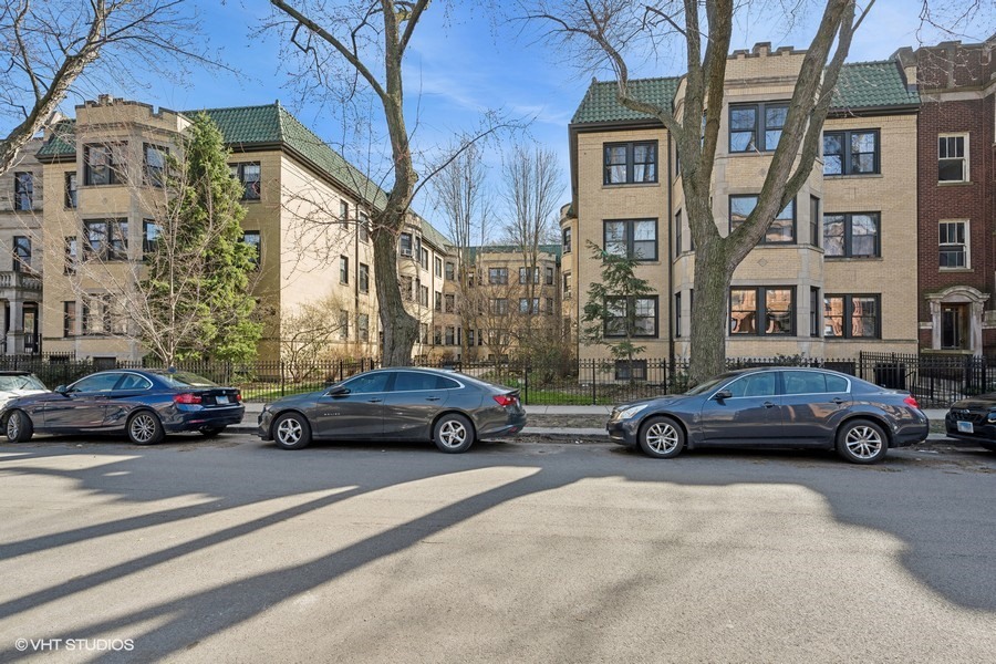 1425 W SUMMERDALE Avenue Unit: 2AB