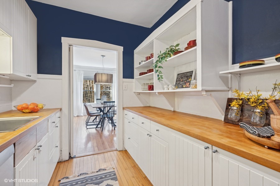 1425 W SUMMERDALE Avenue Unit: 2AB