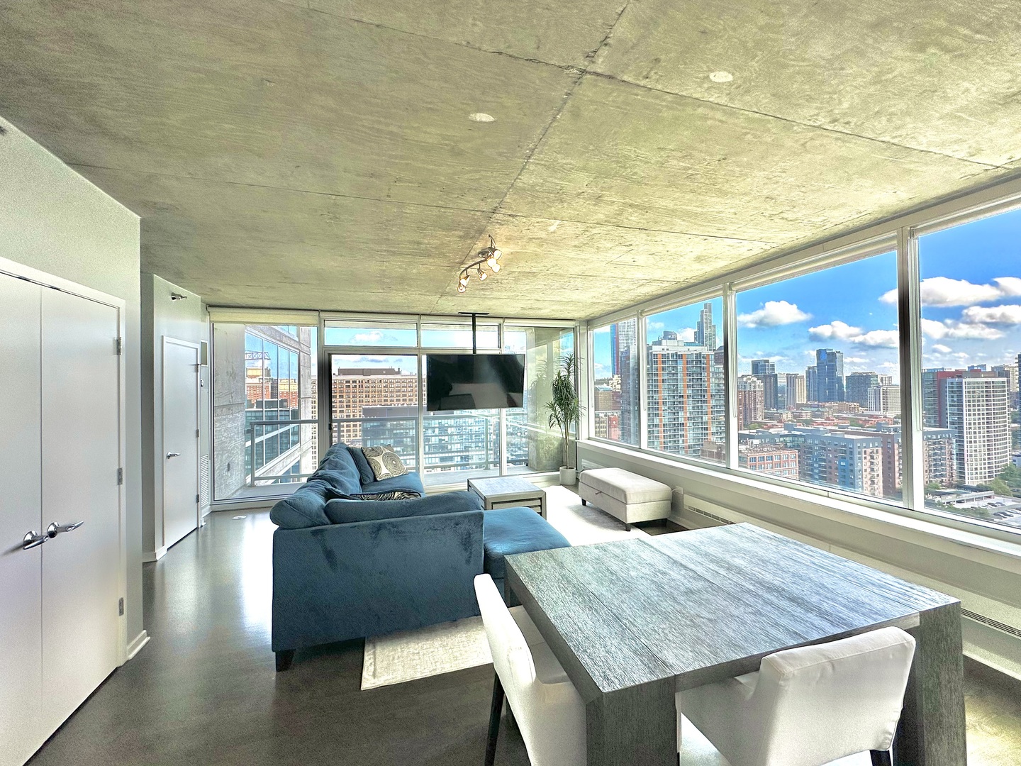 611 S Wells Street Unit: 2407