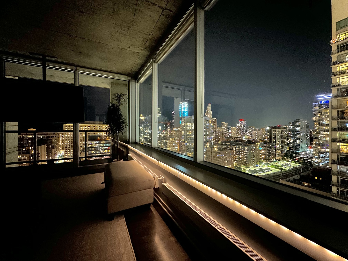 611 S Wells Street Unit: 2407