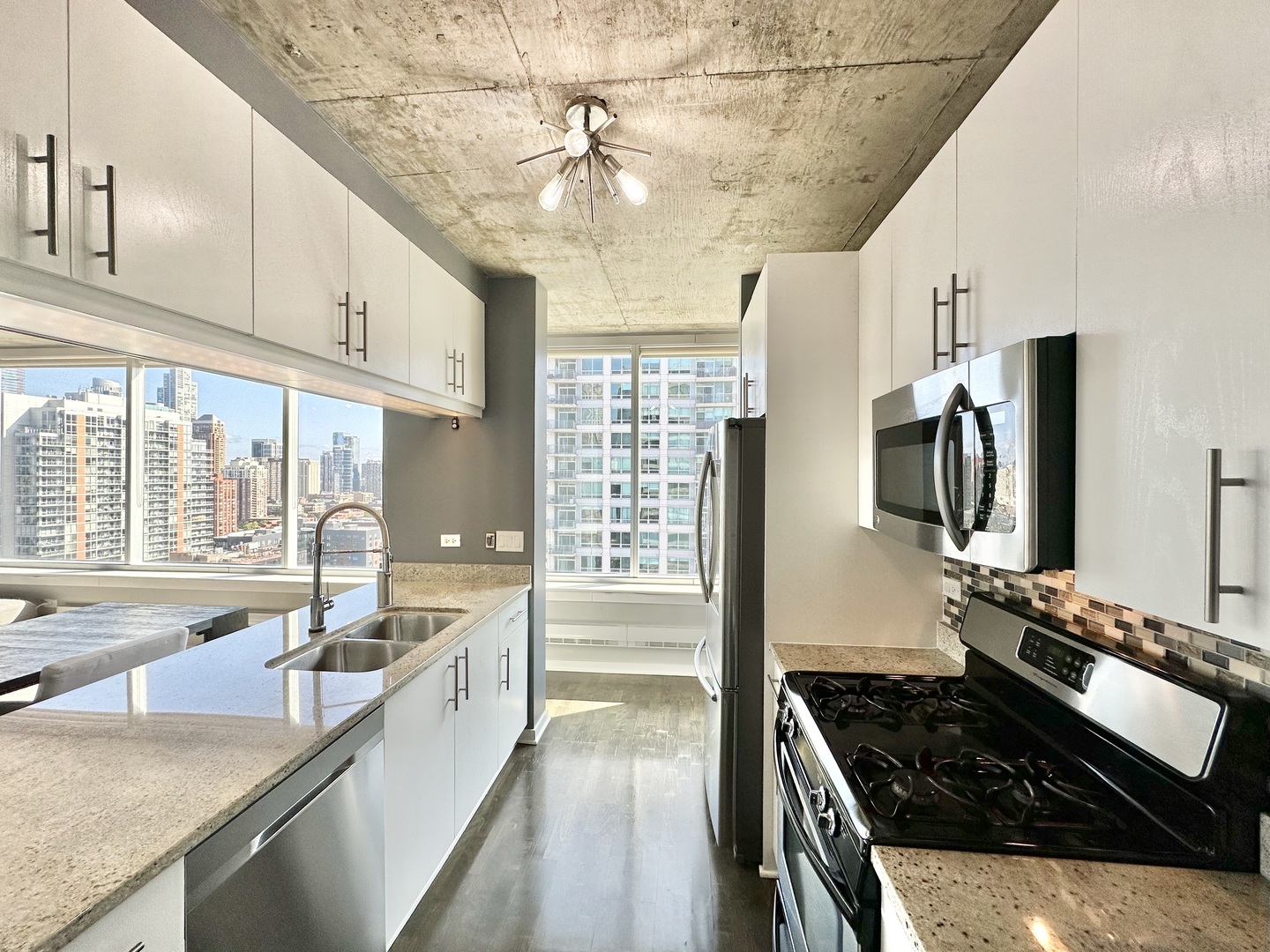 611 S Wells Street Unit: 2407