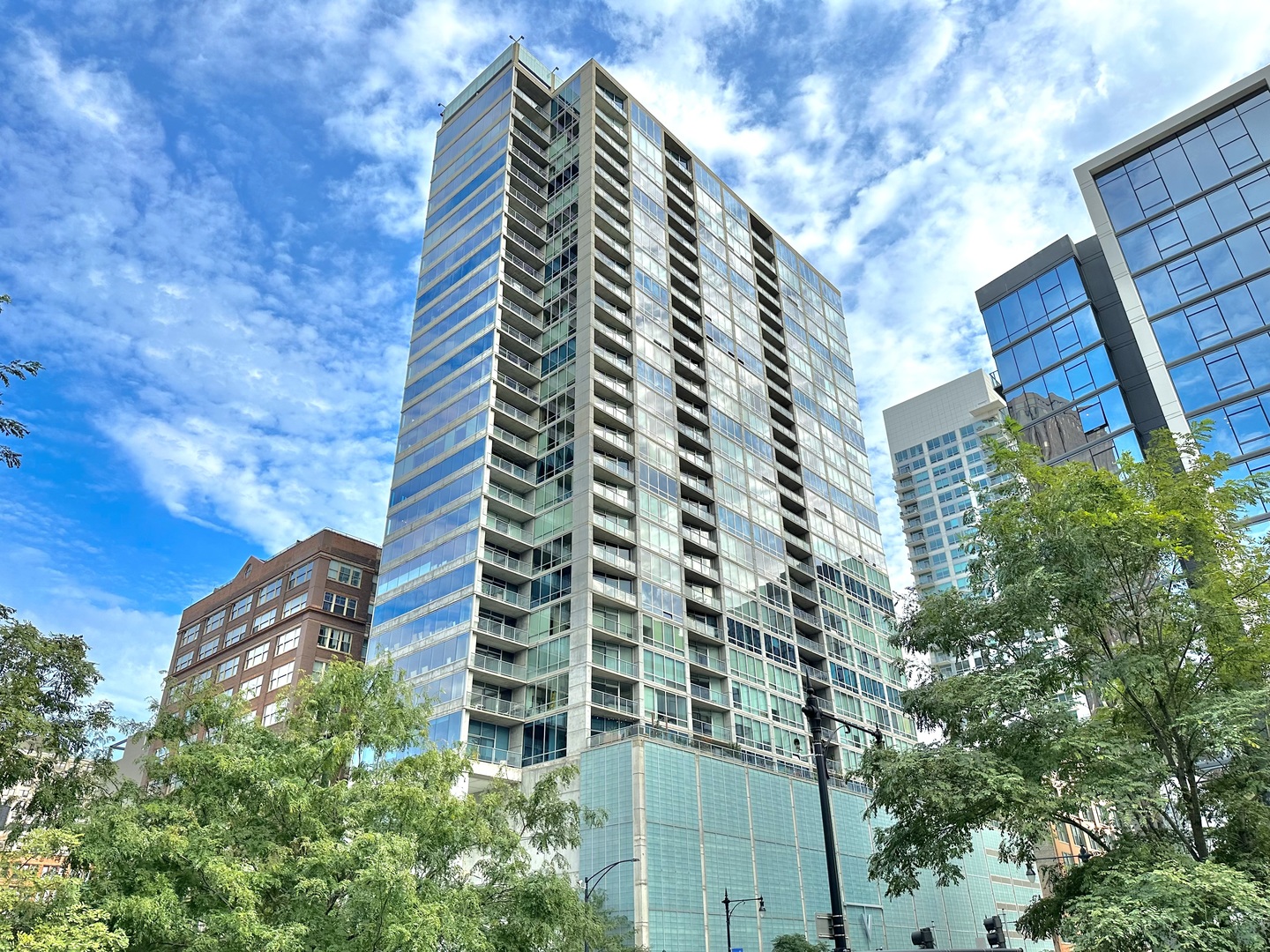 611 S Wells Street Unit: 2407