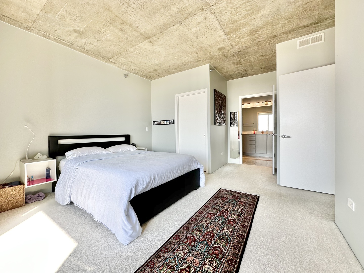 611 S Wells Street Unit: 2407