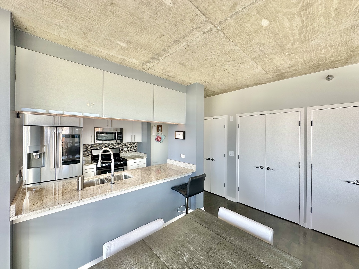 611 S Wells Street Unit: 2407