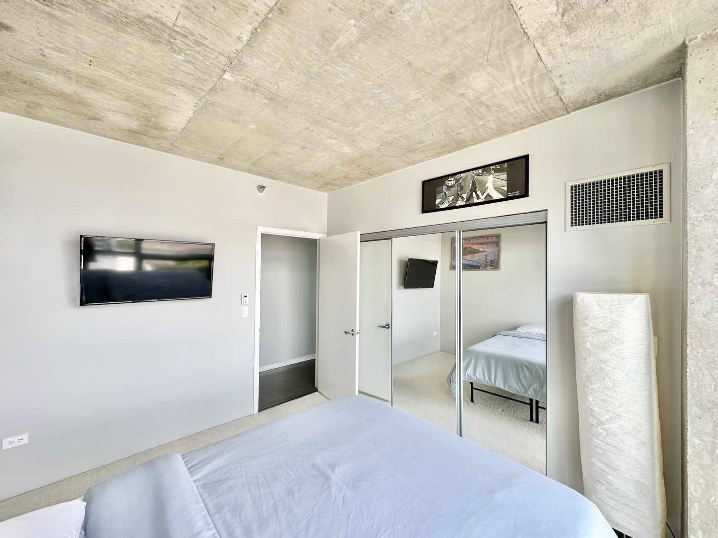 611 S Wells Street Unit: 2407