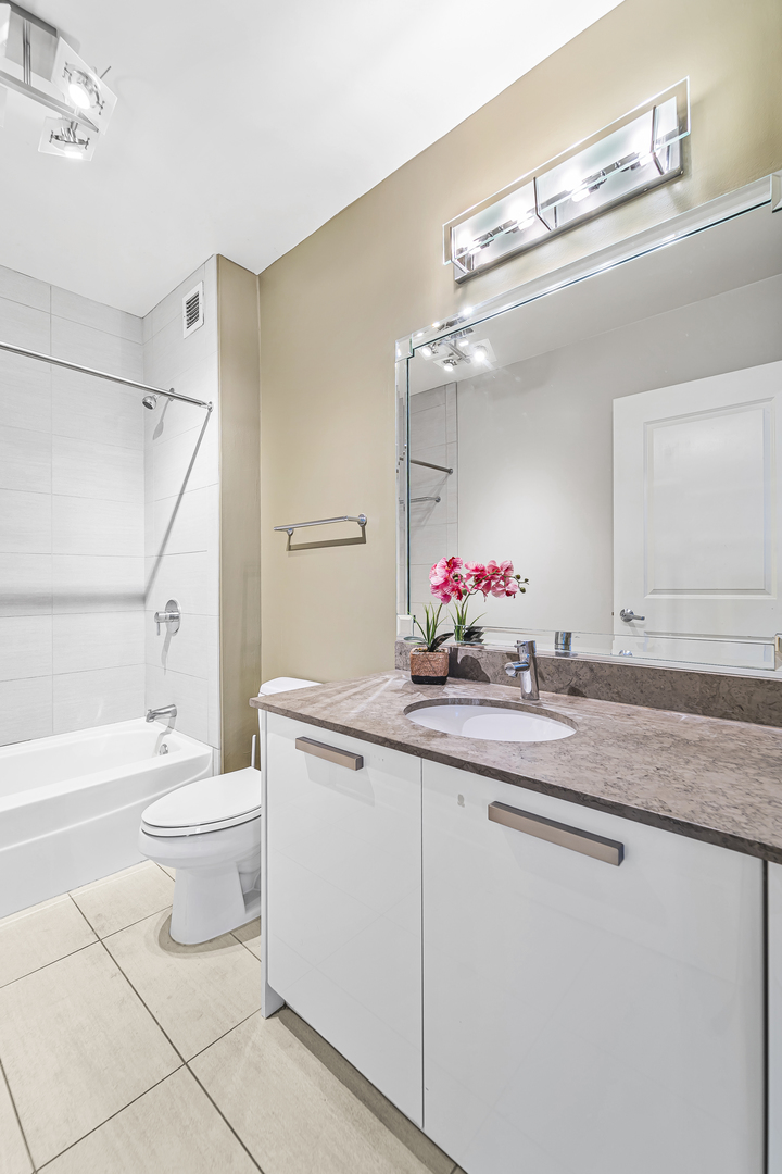 225 N Columbus Drive Unit: 6308