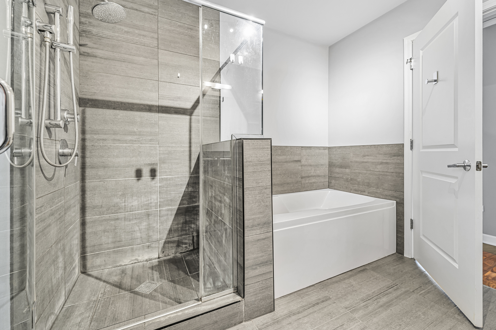 225 N Columbus Drive Unit: 6308