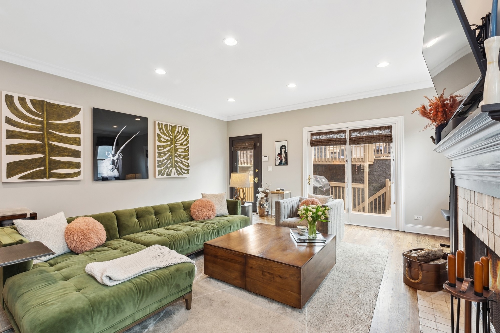 2015 N Winchester Avenue