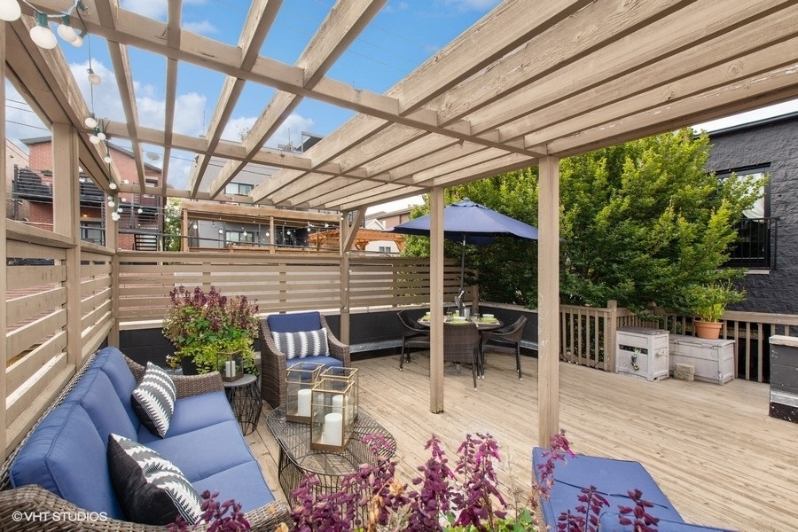 2015 N Winchester Avenue