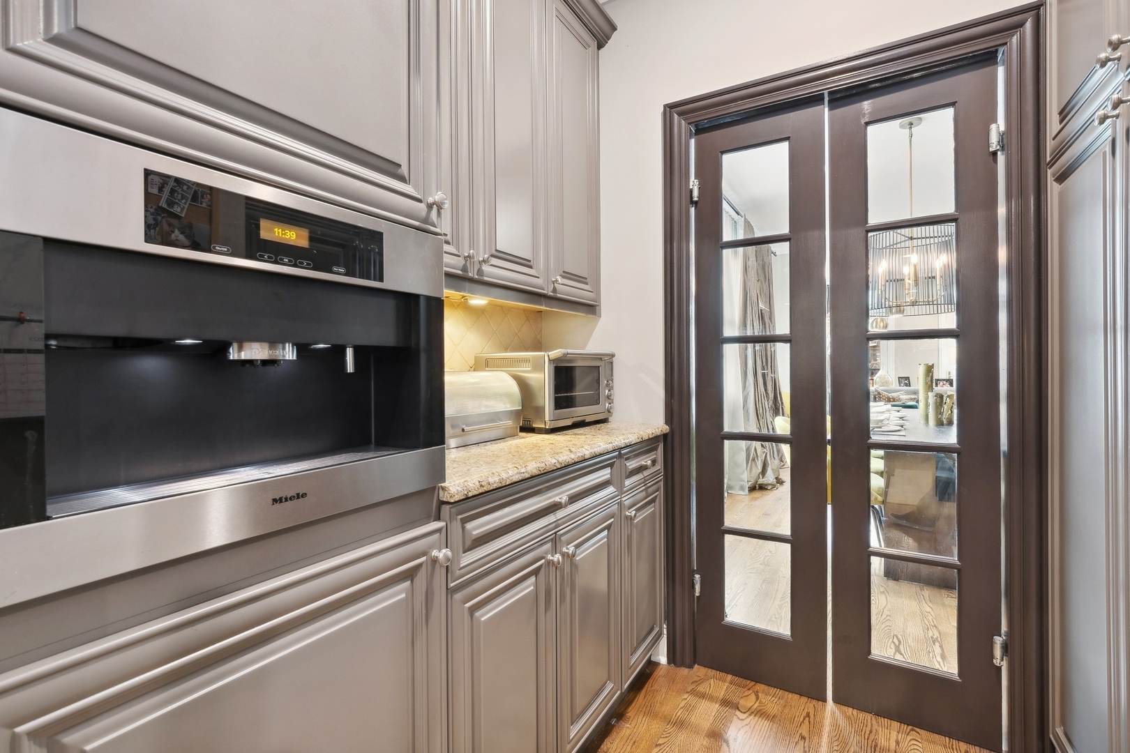 2015 N Winchester Avenue