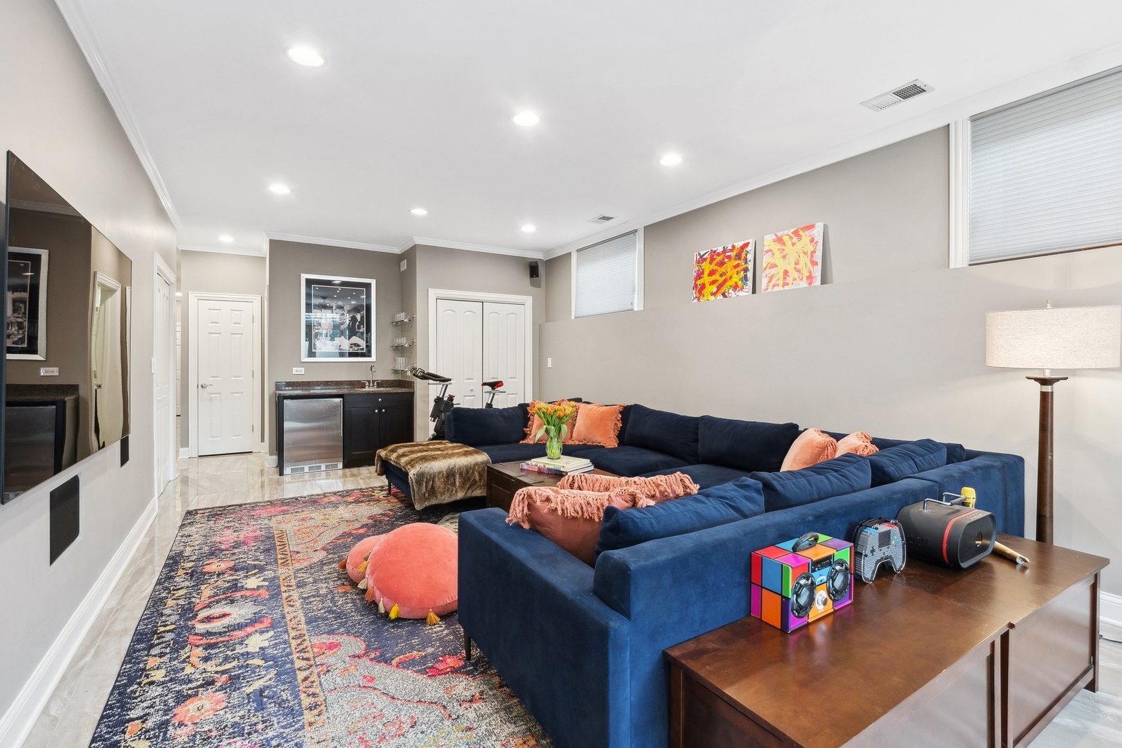 2015 N Winchester Avenue