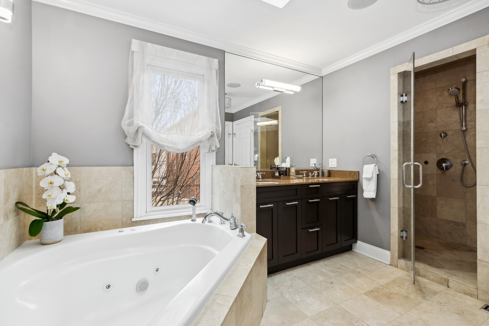 2015 N Winchester Avenue