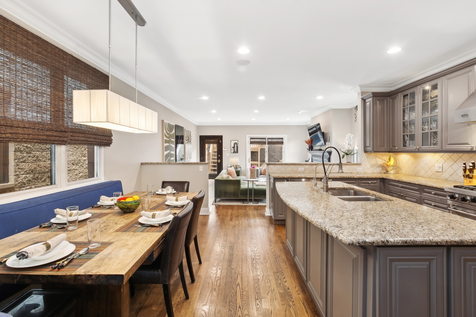 2015 N Winchester Avenue