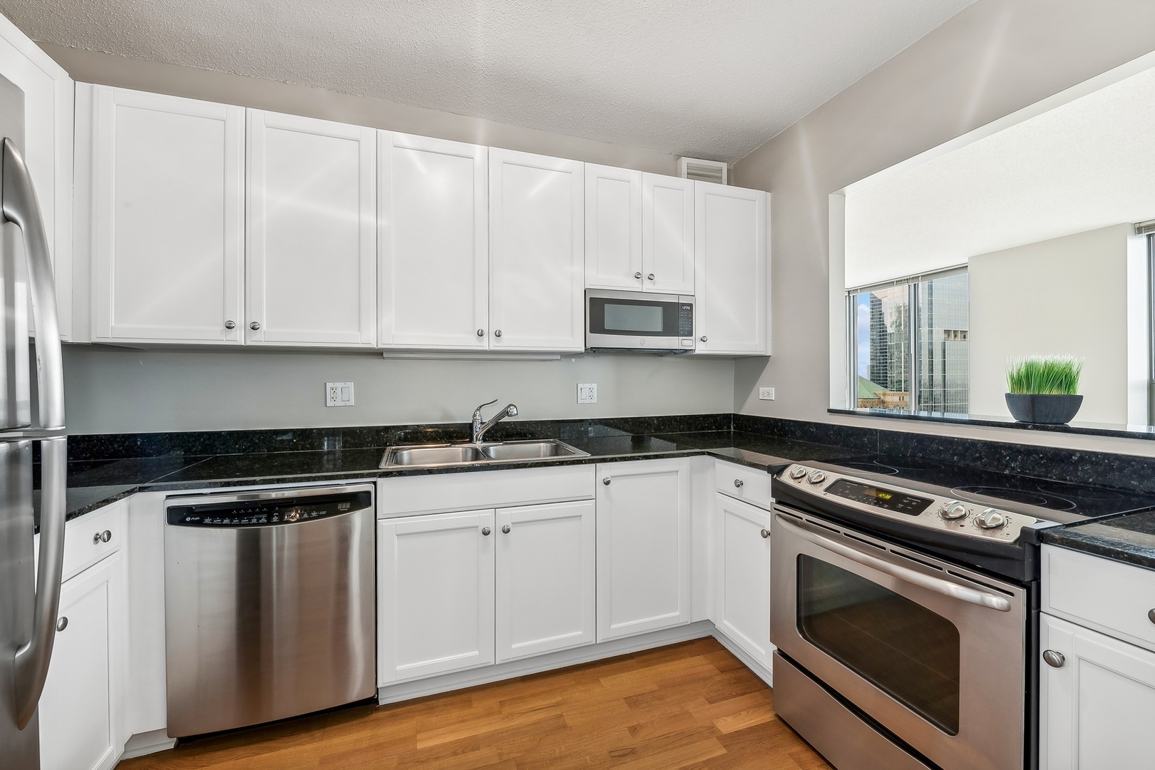 400 N LA SALLE Street Unit: 3808