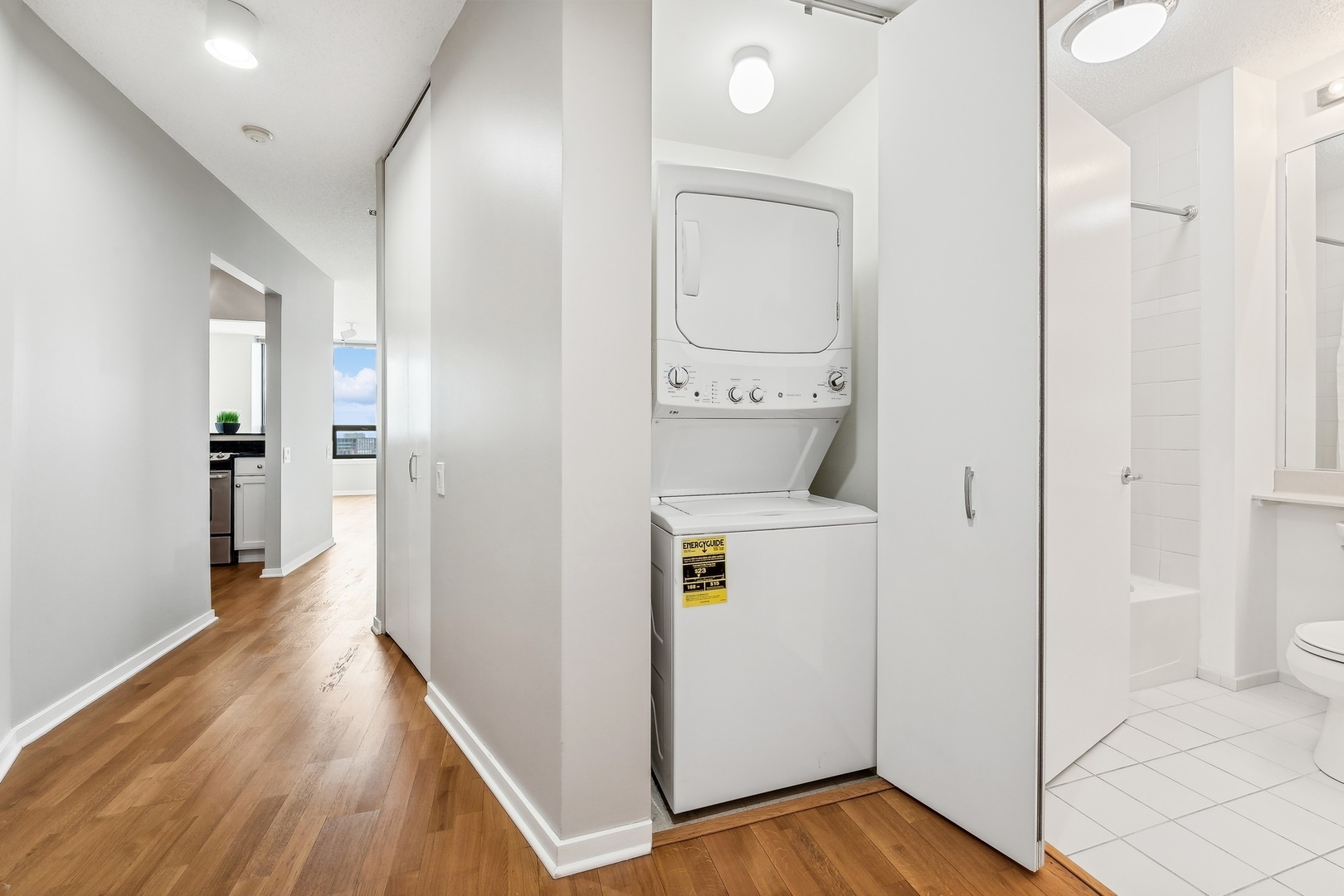 400 N LA SALLE Street Unit: 3808