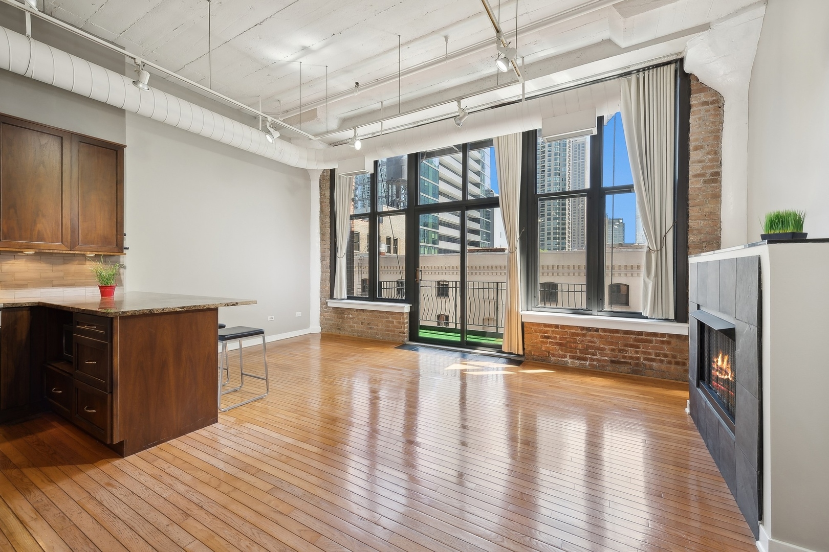 333 W Hubbard Street Unit: 512