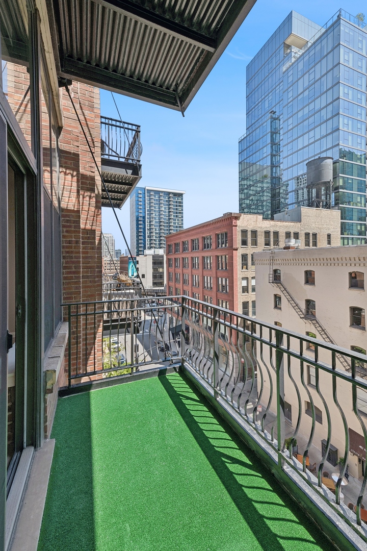 333 W Hubbard Street Unit: 512