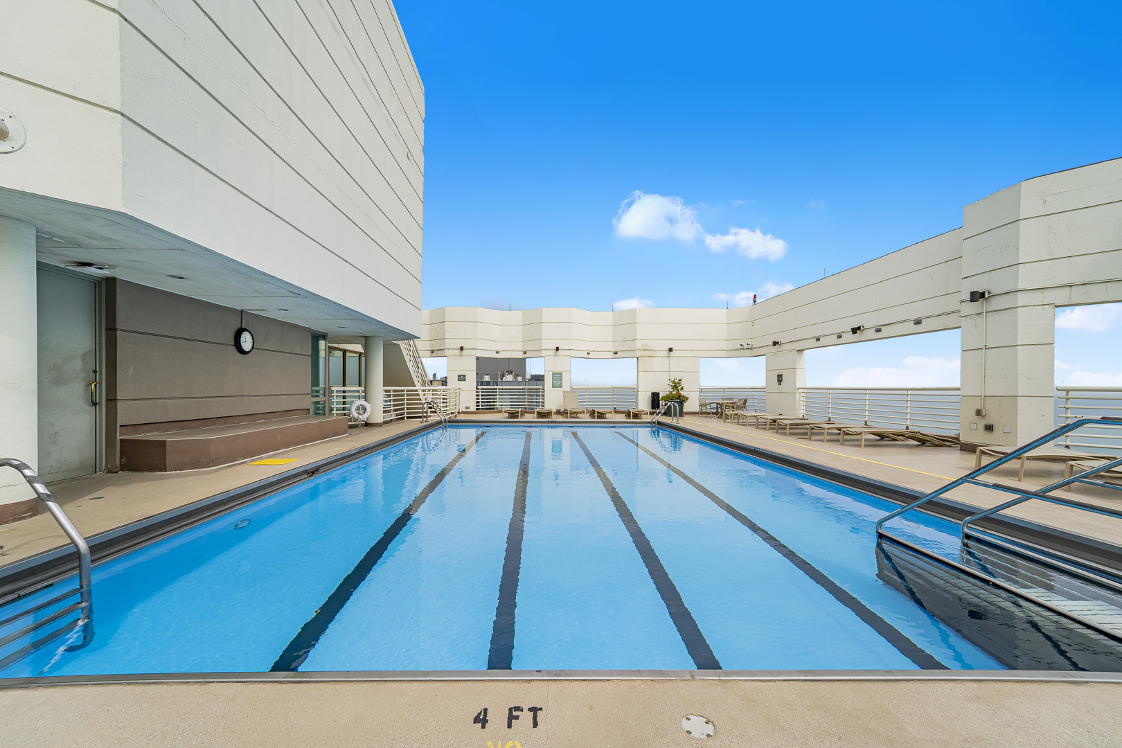 195 N HARBOR Drive Unit: 4107