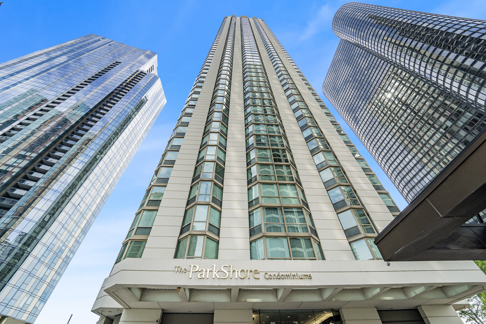 195 N HARBOR Drive Unit: 4107