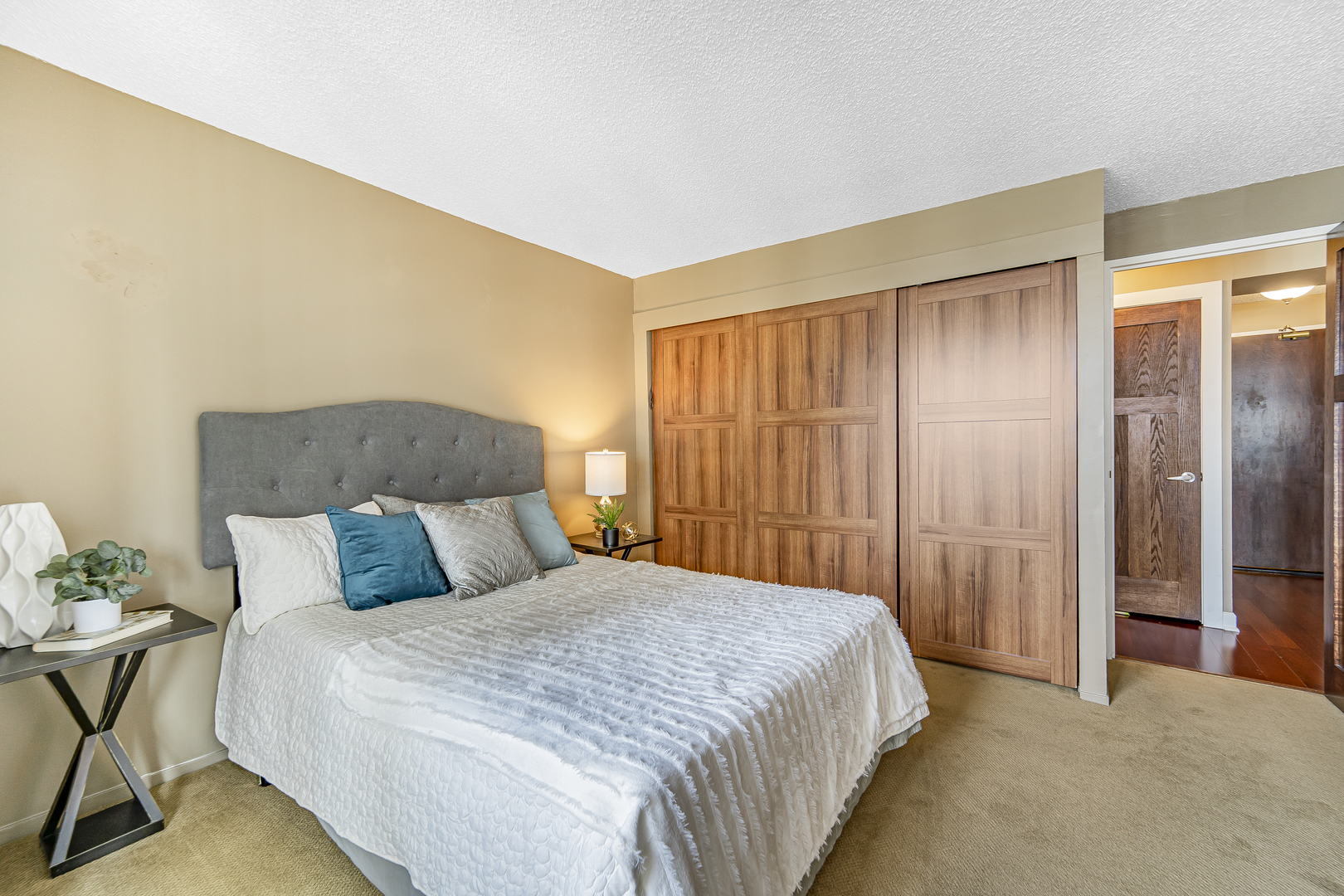 195 N HARBOR Drive Unit: 4107