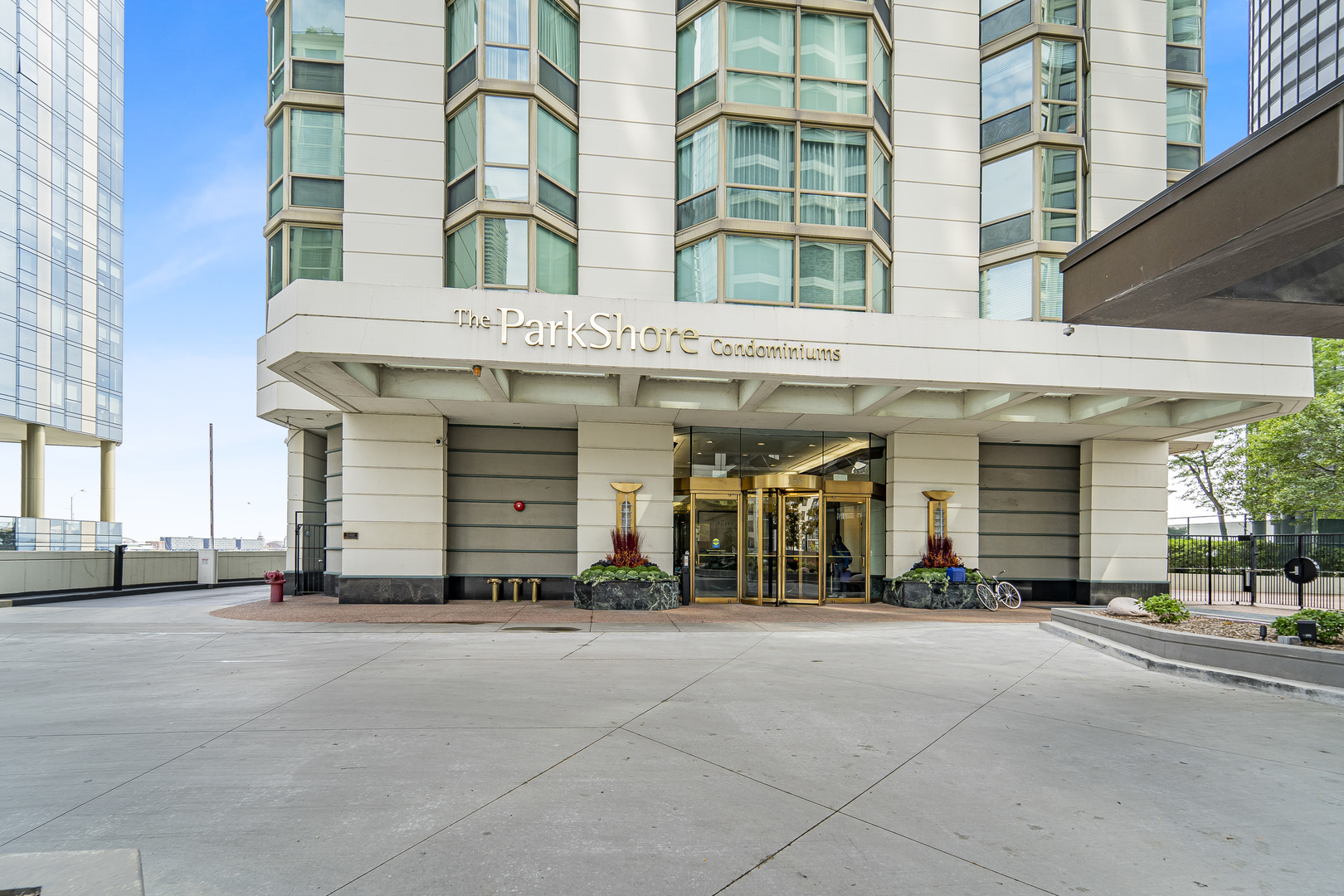 195 N HARBOR Drive Unit: 4107