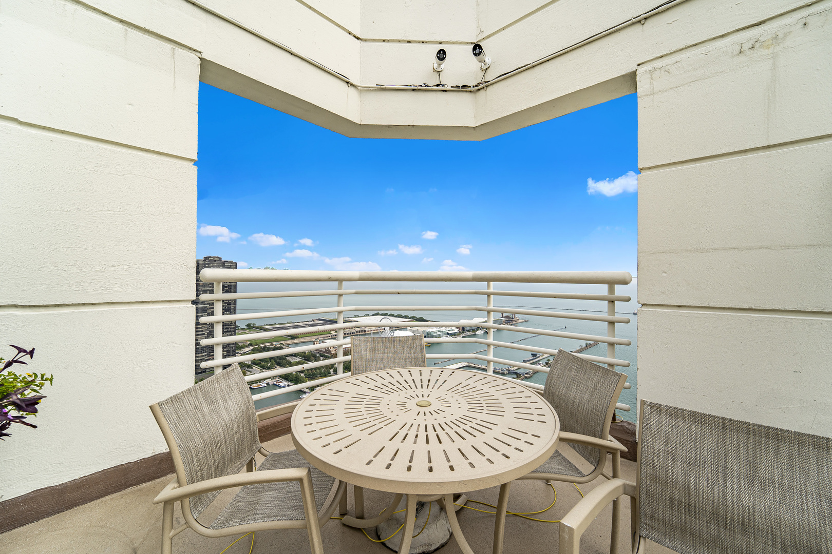 195 N HARBOR Drive Unit: 4107