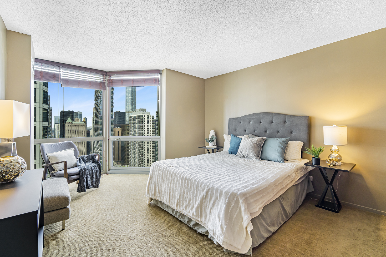 195 N HARBOR Drive Unit: 4107
