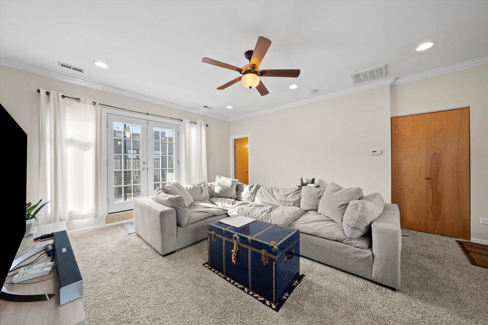 2318 W BLOOMINGDALE Avenue Unit: C